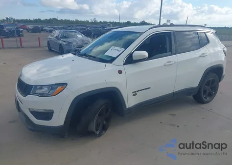 2017 Jeep New Compass Latitude 4X4 z USA, uszkodzony, nr VIN 3C4NJDBB6HT641838